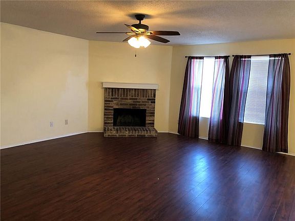 3rd image of 2392 Somerset Dr