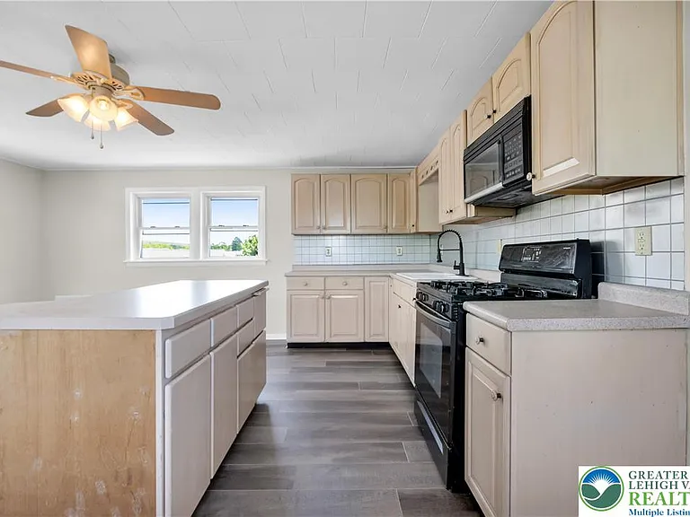 265-267 E Bertsch St #4 — Photo 22
