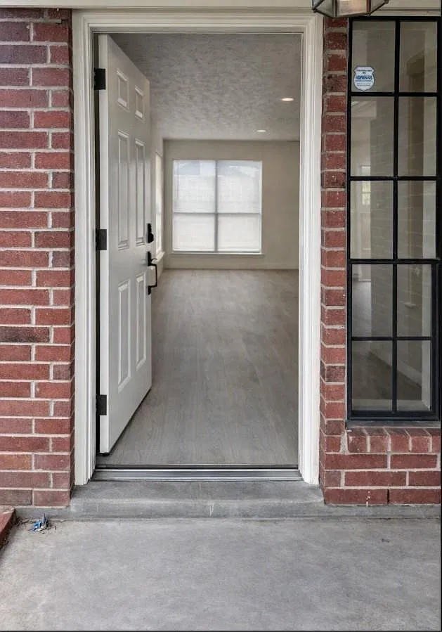 3 bed, 2.5 bath, 1676 sqft, $2,300 — Photo 2