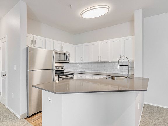 4th image of 15290 SW Millikan Way #5-523