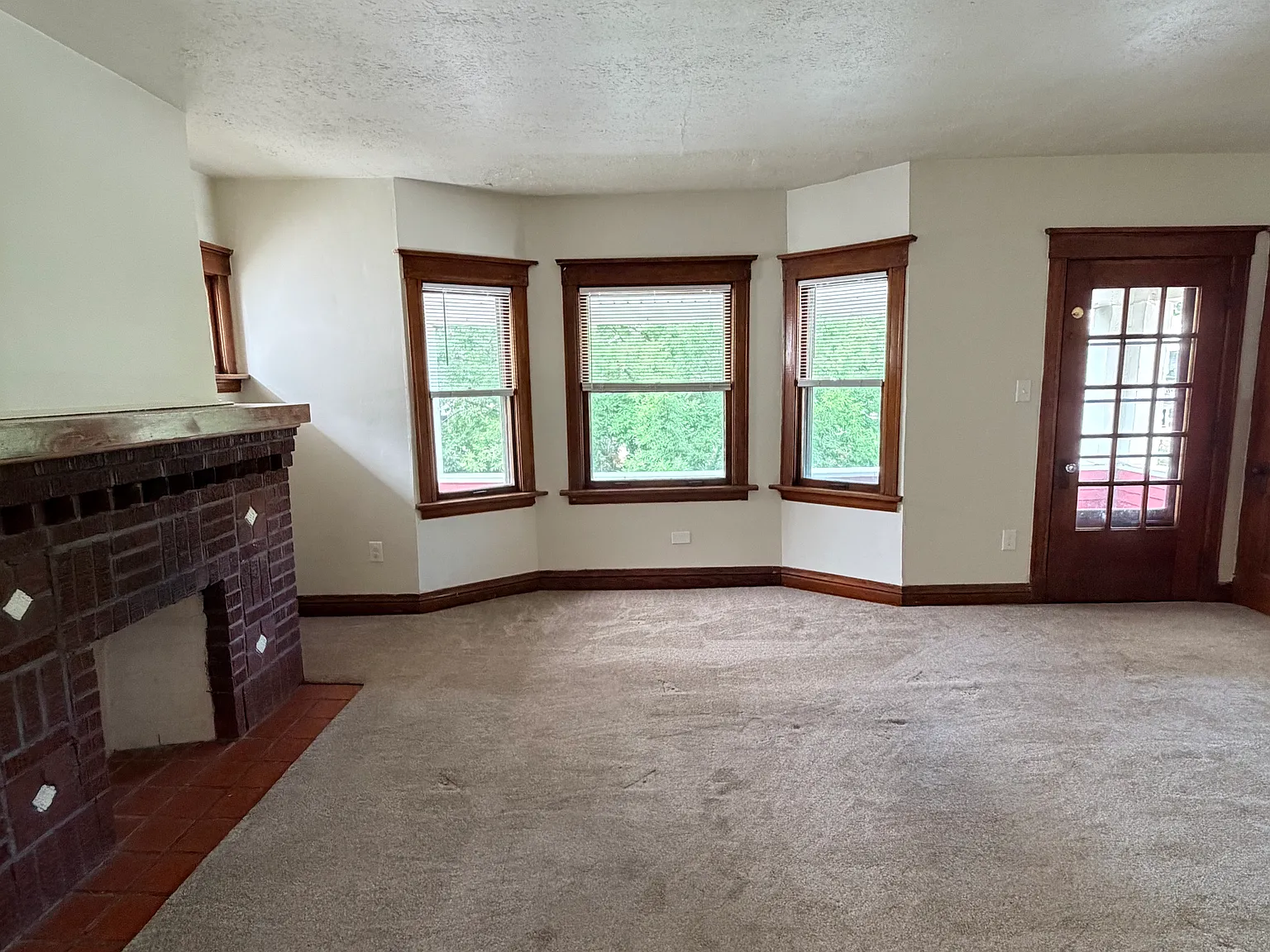 2 bed, 1500 sqft, $1,600 — Photo 3