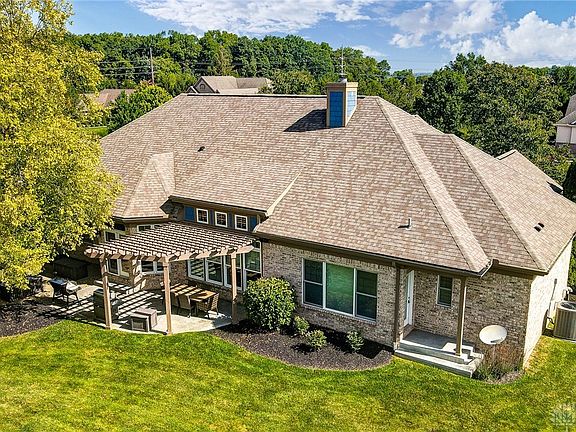 5th image of 225 Yorkshire Ln