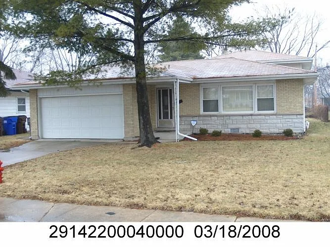 15637 Kenwood Ave photo 1