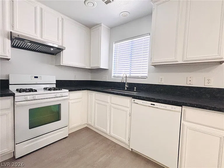 7859 Treasure Ship Ave — Photo 5