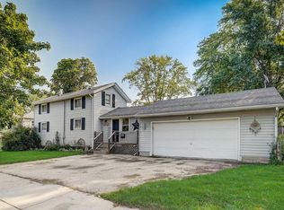 823 11th Ave, Union Grove, WI 53182