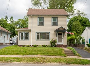 94 Holloway Rd, Rochester, NY 14610