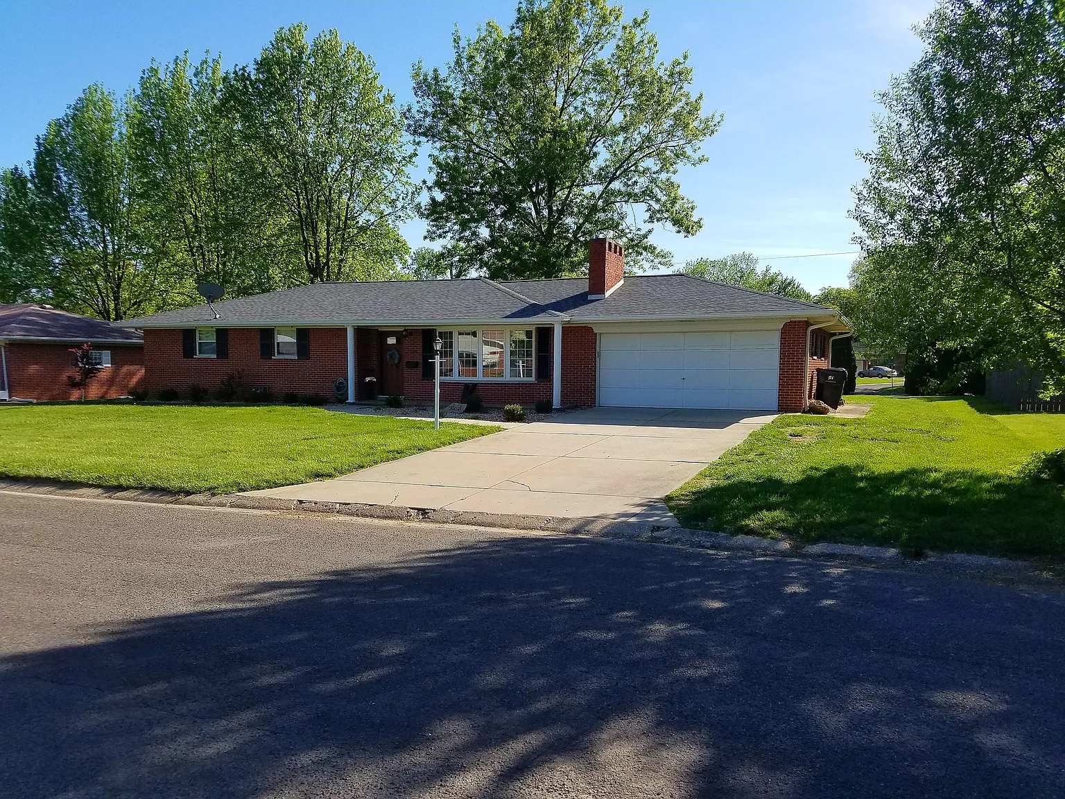 228 Springdale Dr photo 1