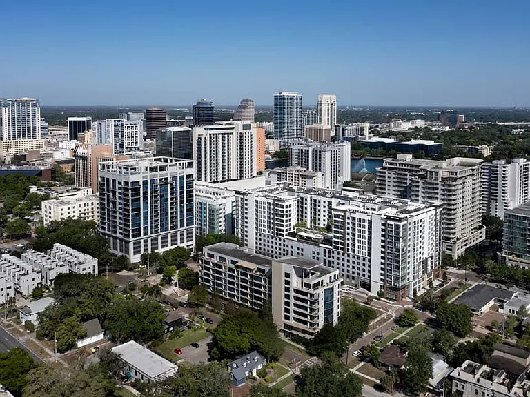 Camden Lake Eola — Photo 40