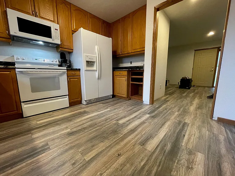 687 Crescent Lake Rd — Photo 9