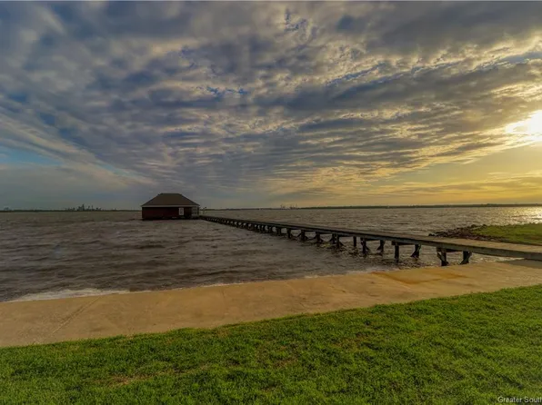 7090 Moss Lake Ln, Sulphur, LA 70665