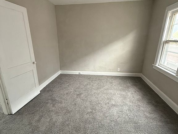 4th image of 3652 E 151st St #3