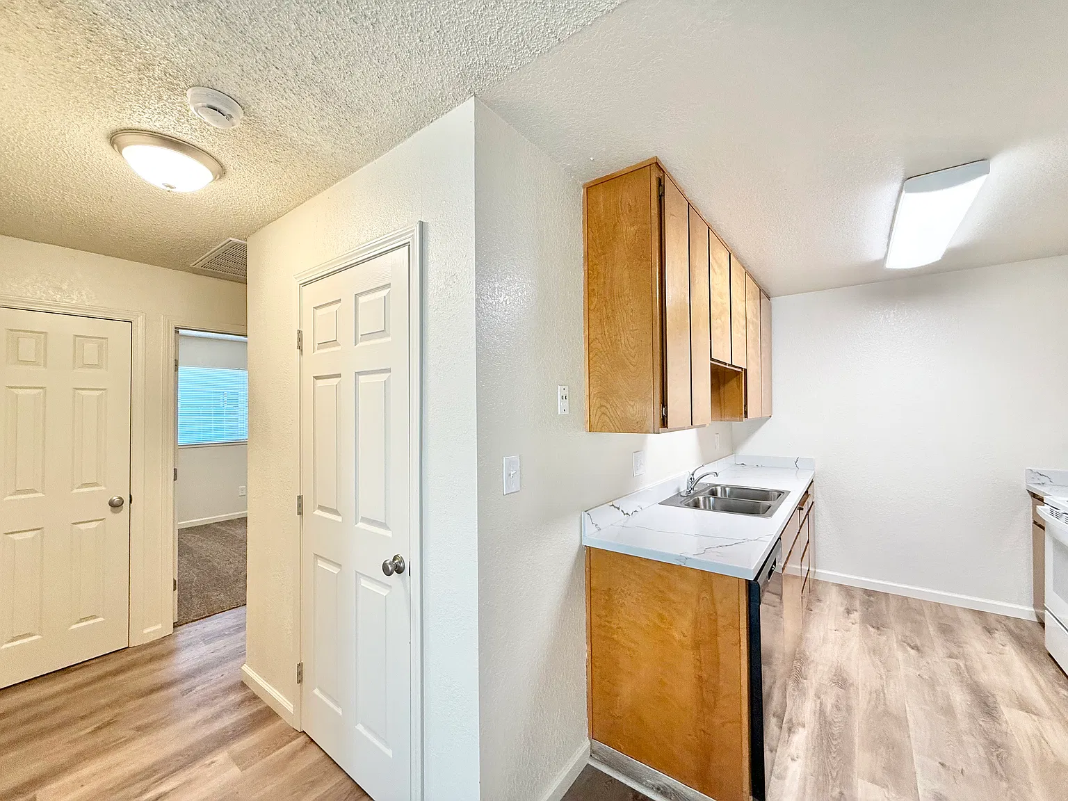 2 bed, 1000 sqft, $1,895 — Photo 4