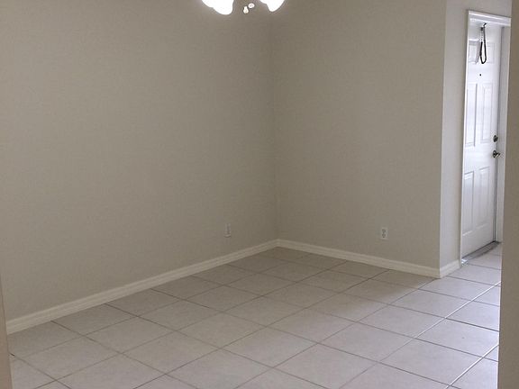 Dining Room/ Entry Room