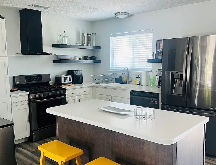 7100 Prairie Rd NE — Photo 2