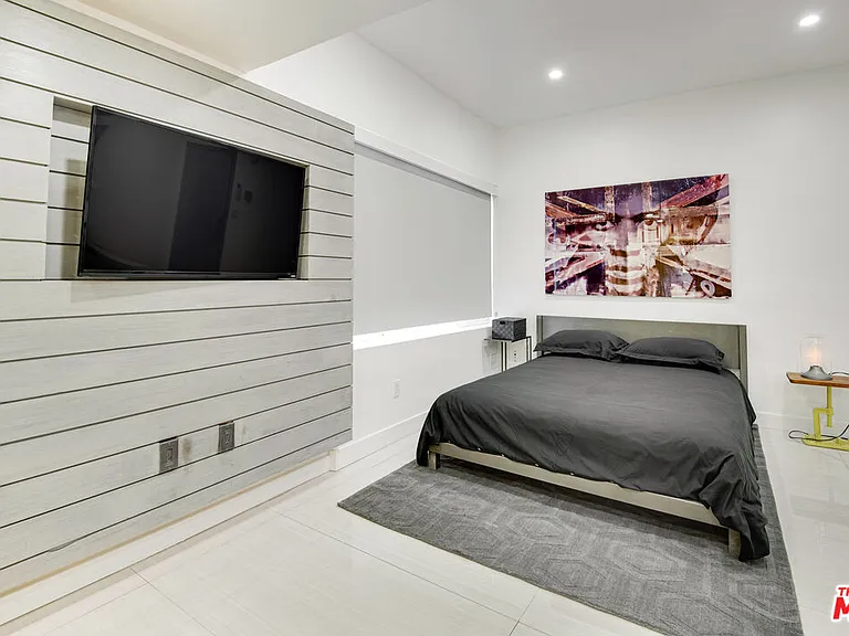 508 N Kings Rd #5 — Photo 4