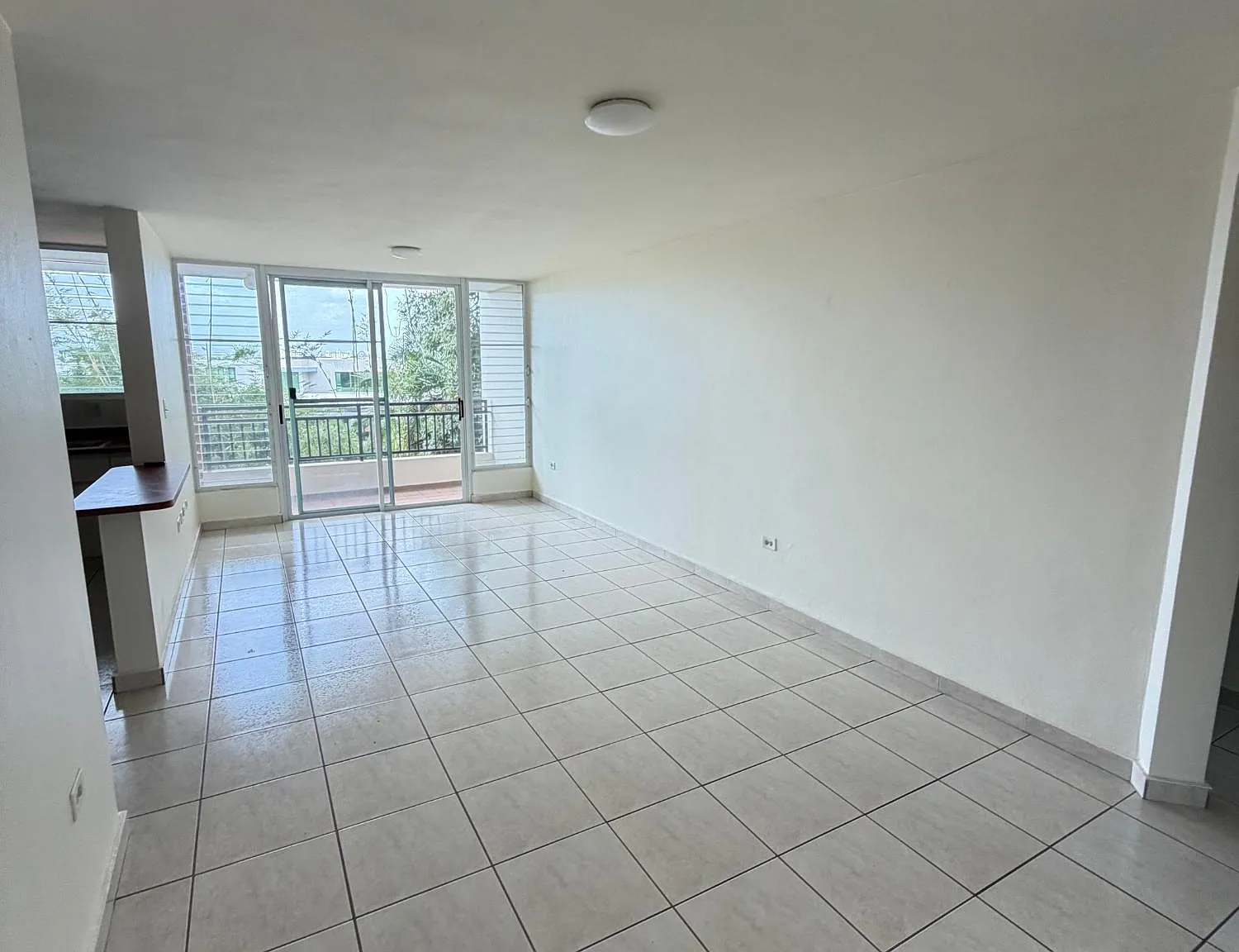 Valles De Torrimar (Condominio) — Photo 1