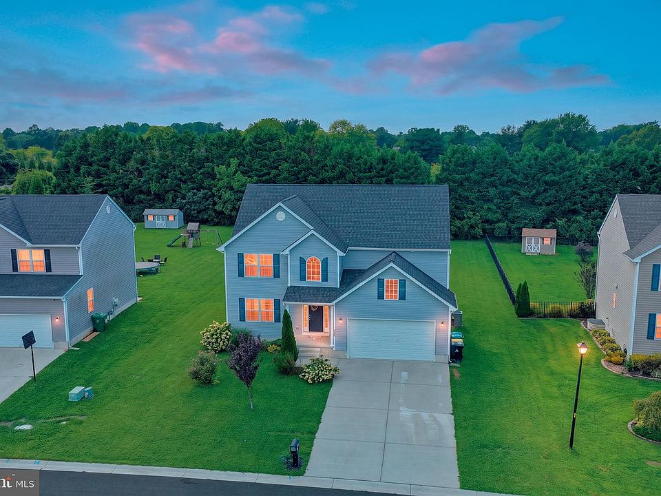 1st image of 385 W Birdie Ln