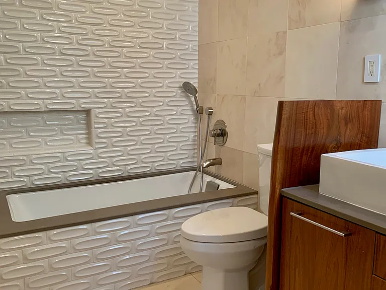 2nd bathroom with tub