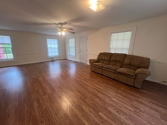 5th image of 255 NE Peach Tree St