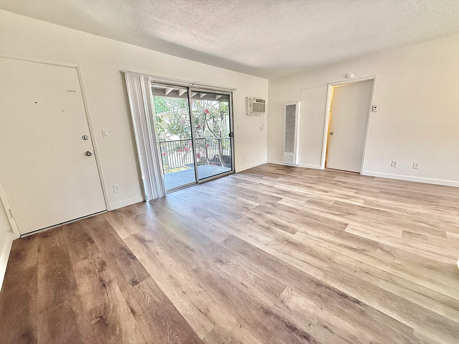 Cedros Ave, Panorama City — Photo 3