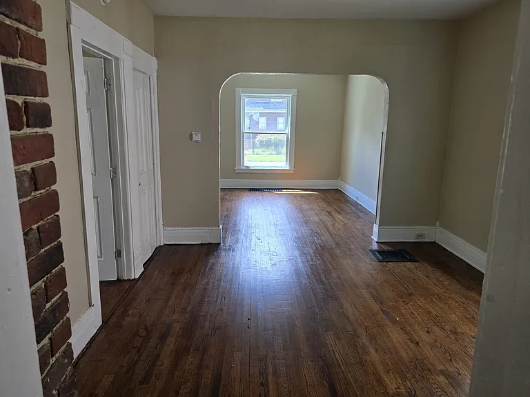 423 Bishop Ave — Photo 2