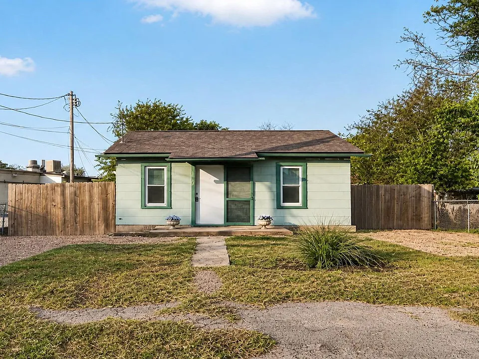 1112 Lorenzo St