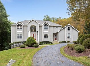 29 Pennebrook Ln, Carmel, NY 10512