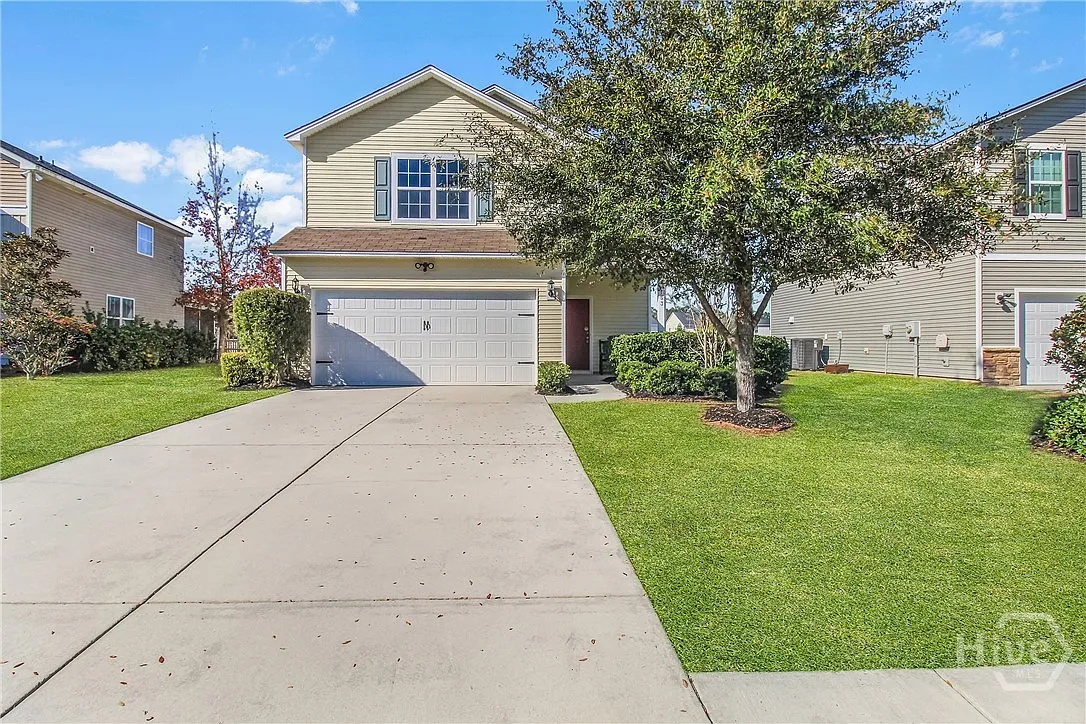 4 bed, 2.5 bath, 2025 sqft, $2,700 — Photo 2