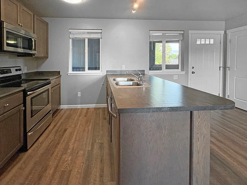 1 bed, 1.0 bath, $1,375 — Photo 3
