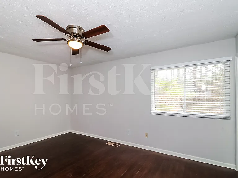 405 Sheringham Ct — Photo 9