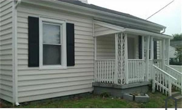 1st image of 836 E Washington St