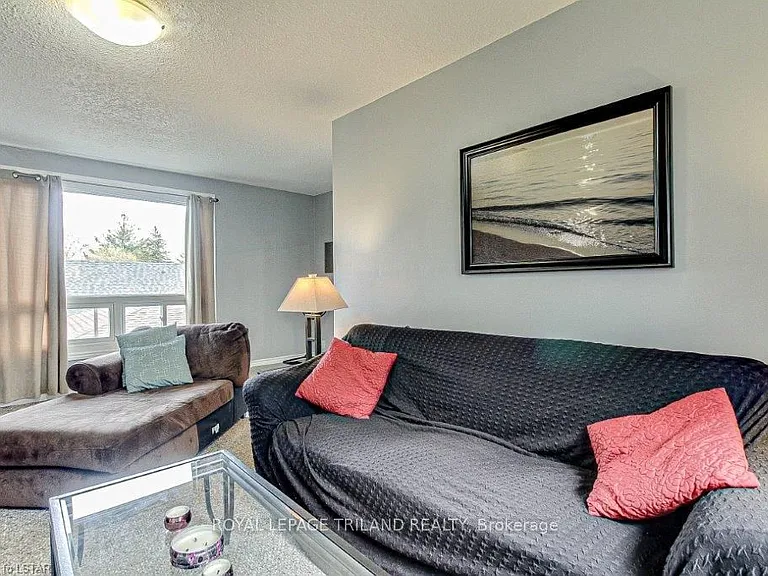 256 Edinburgh St #UPPER — Photo 11