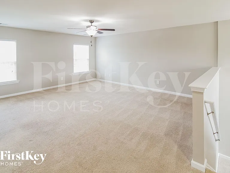 445 Whispering Breeze Ln — Photo 8