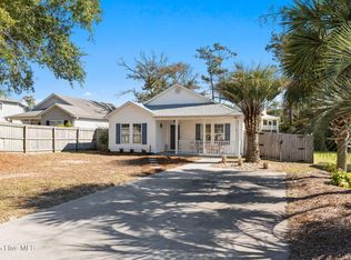 102 NE 32nd St, Oak Island, NC 28465