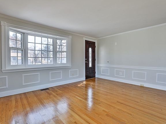 3rd image of 17 Glen Ln