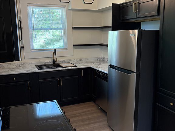 4th image of 988 Cleveland Ave Unit 2