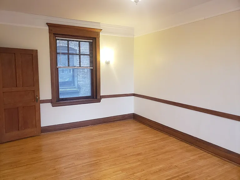 731 E 1st St #4 — Photo 5