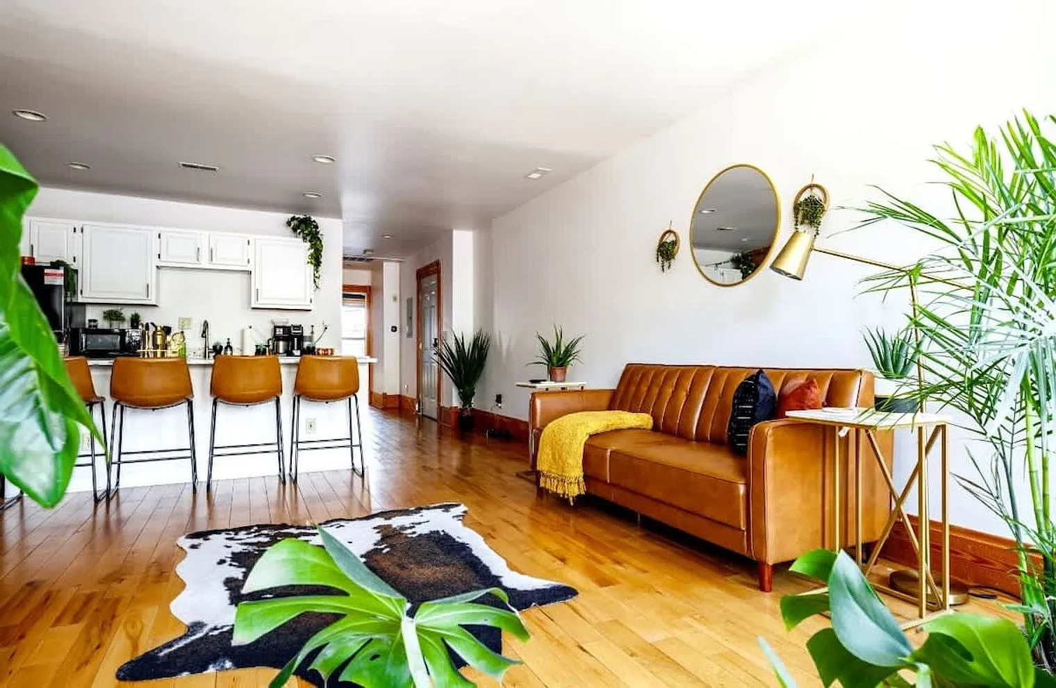 2 bed, 1.0 bath, 1194 sqft, $3,885 — Photo 2