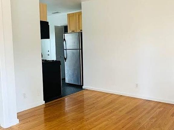 4th image of 1152 Venice Blvd