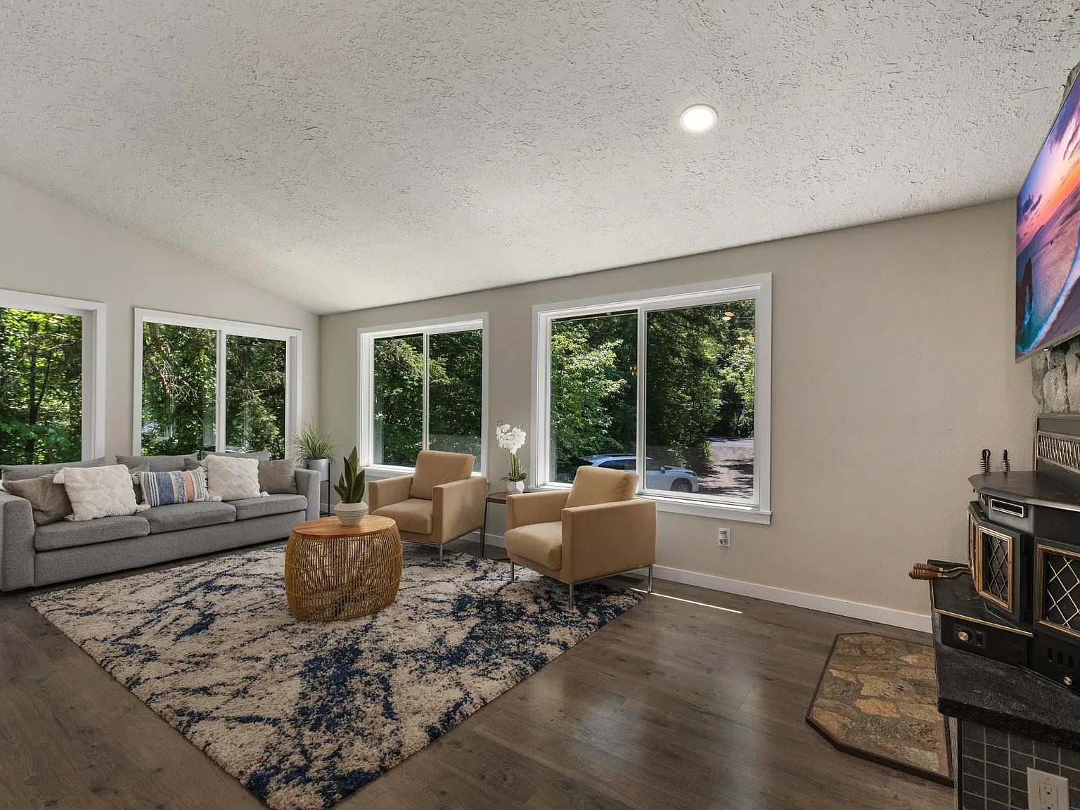 3 bed, 2240 sqft, $3,500 — Photo 4