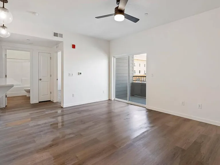 Hawk's Landing Apartments — Photo 49