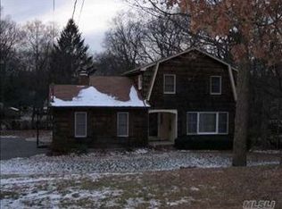11 Elm Dr, East Northport, NY 11731