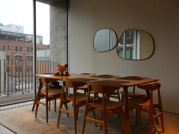 527 West 27th Street image 1 of 4