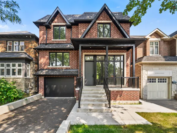 66 Parkhurst Blvd, Toronto, ON M4G 2E2