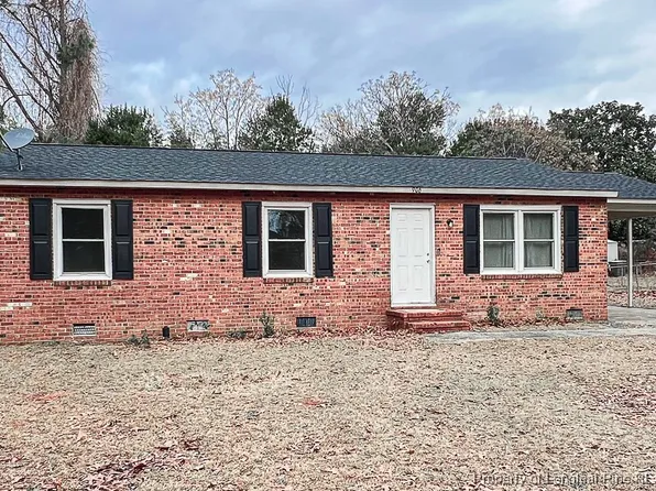 906 Fiske Dr, Fayetteville, NC 28311