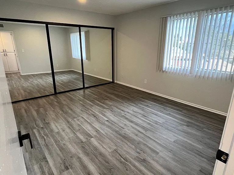 3537 Clarington Ave — Photo 35