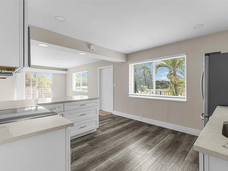2182 NE 5th Cir — Photo 9