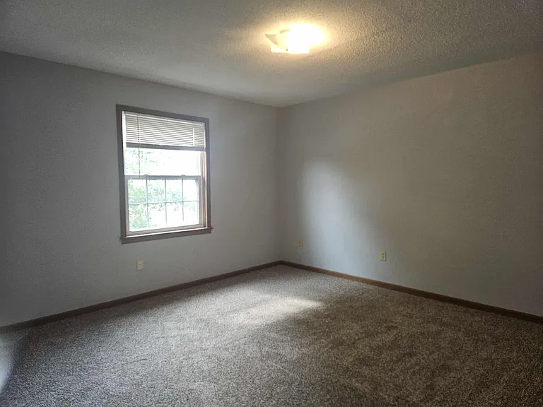 403 Country Villa Ln — Photo 6