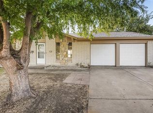 713 SW Hillside Dr, Burleson, TX 76028