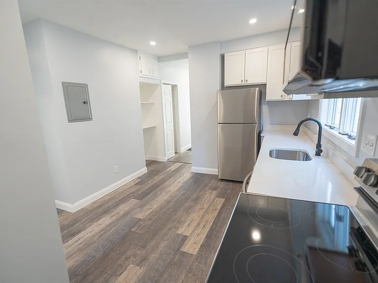 10 Rockwell Ter #1 — Photo 4